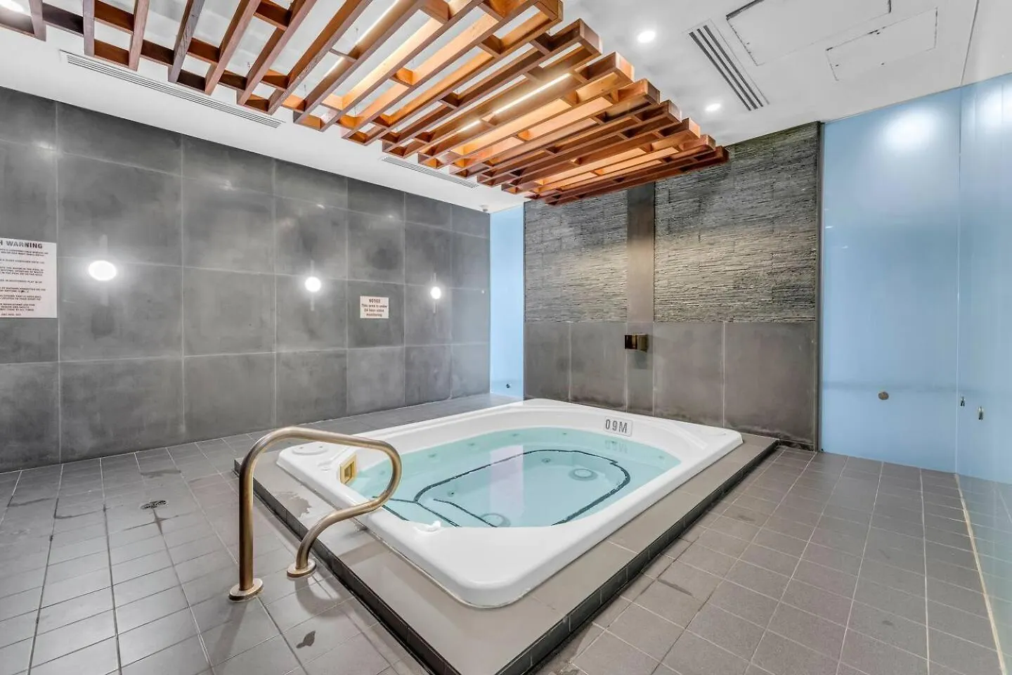 3 Bedroom Beside Cn Tower With Parking Downtown Toronto Apartment