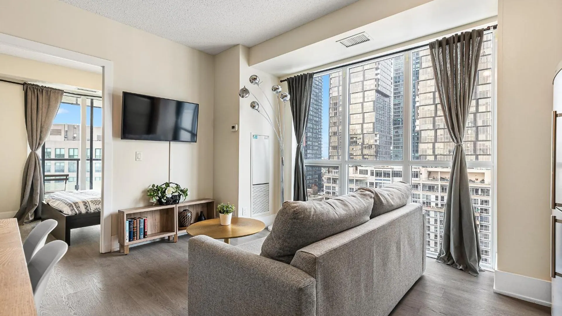 3 Bedroom Beside Cn Tower With Parking Downtown Toronto Apartmán