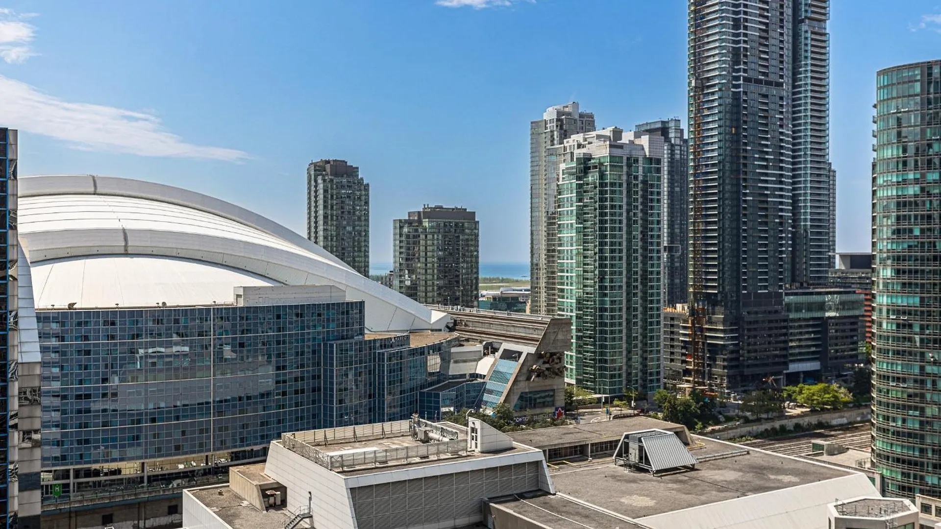 3 Bedroom Beside Cn Tower With Parking Downtown Toronto Apartmán