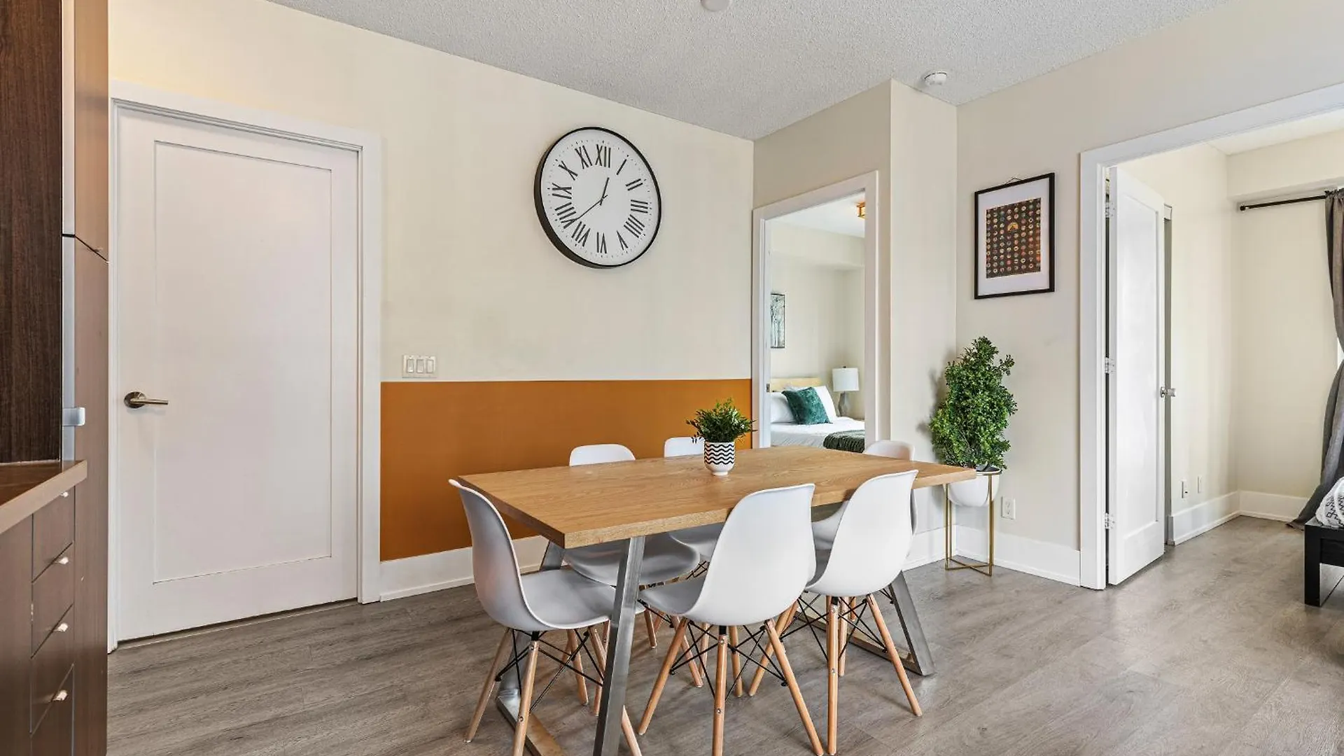 3 Bedroom Beside Cn Tower With Parking Downtown Τορόντο 0*,