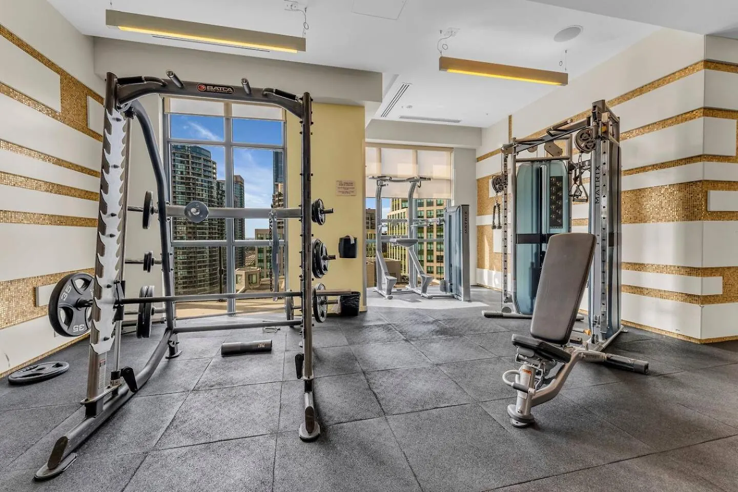 3 Bedroom Beside Cn Tower With Parking Downtown Τορόντο