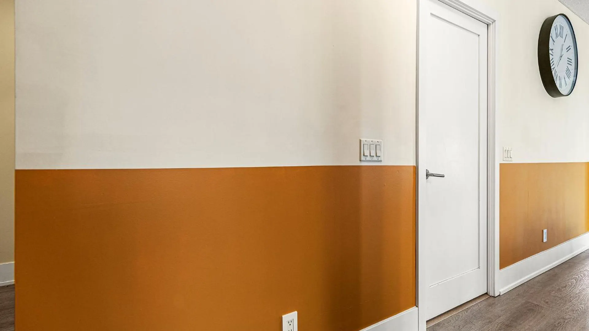 Apartment 3 Bedroom Beside Cn Tower With Parking Downtown Toronto