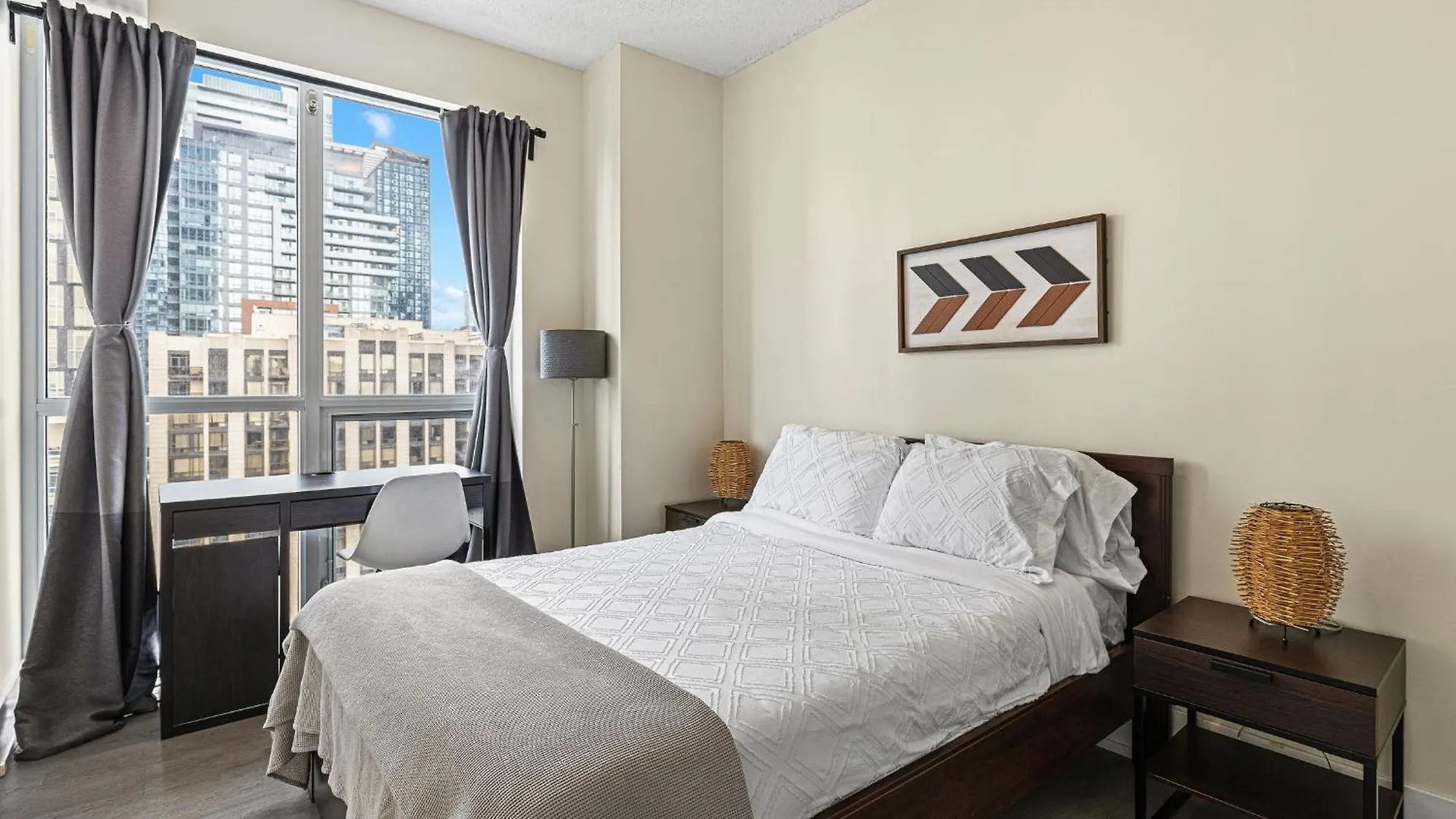 3 Bedroom Beside Cn Tower With Parking Downtown Toronto 0*,  Kanada