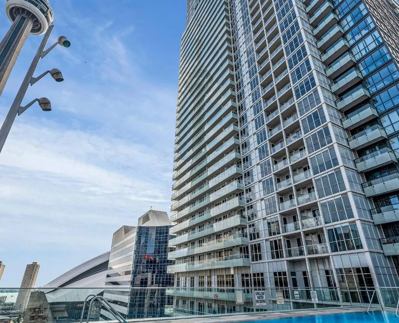 3 Bedroom Beside Cn Tower With Parking Downtown Τορόντο
